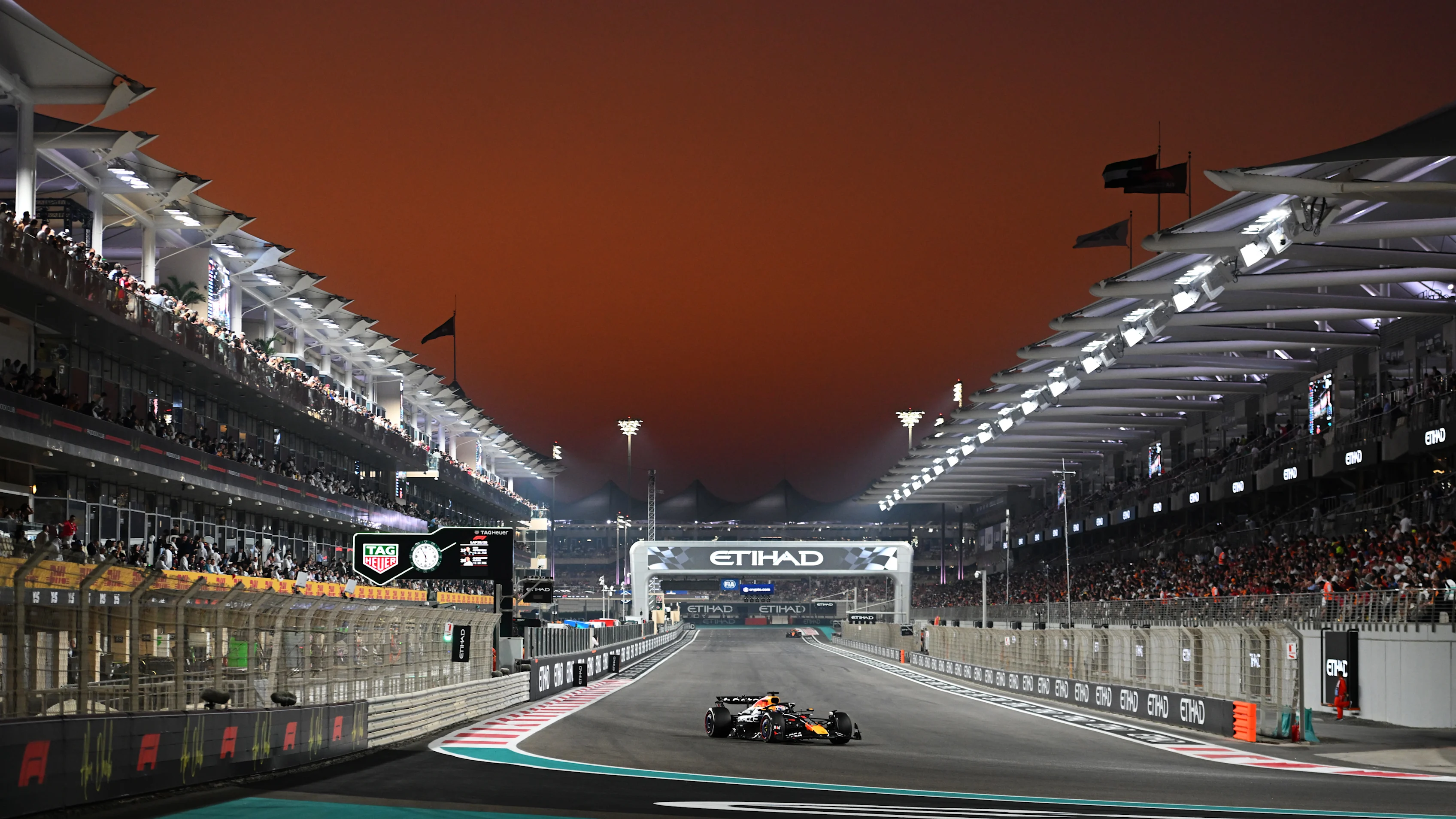 ABU DHABI, UNITED ARAB EMIRATES - DECEMBER 07: Max Verstappen of the Netherlands driving the (1)