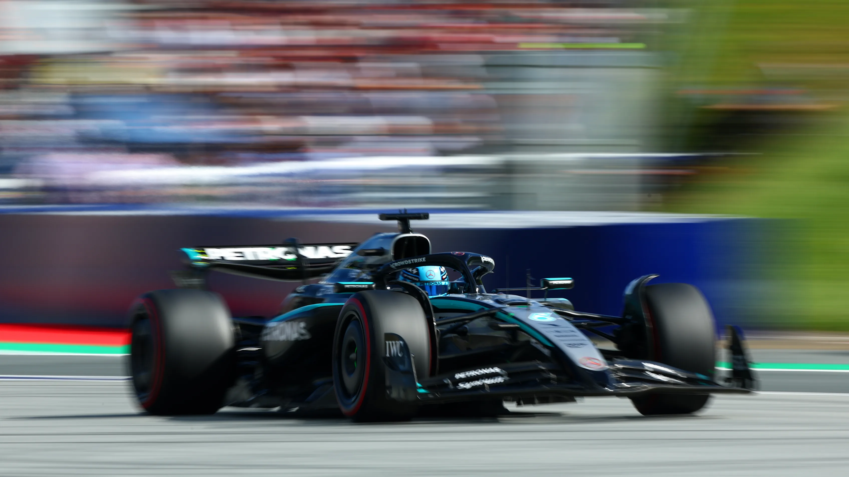 SPIELBERG, AUSTRIA - JUNE 28: George Russell of Great Britain driving the (63) Mercedes AMG Petronas F1 Team W16 on track during qualifying ahead of the F1 Grand Prix of Austria at Red Bull Ring on June 28, 2025 in Spielberg, Austria. (Photo by Joe Portlock/Getty Images)