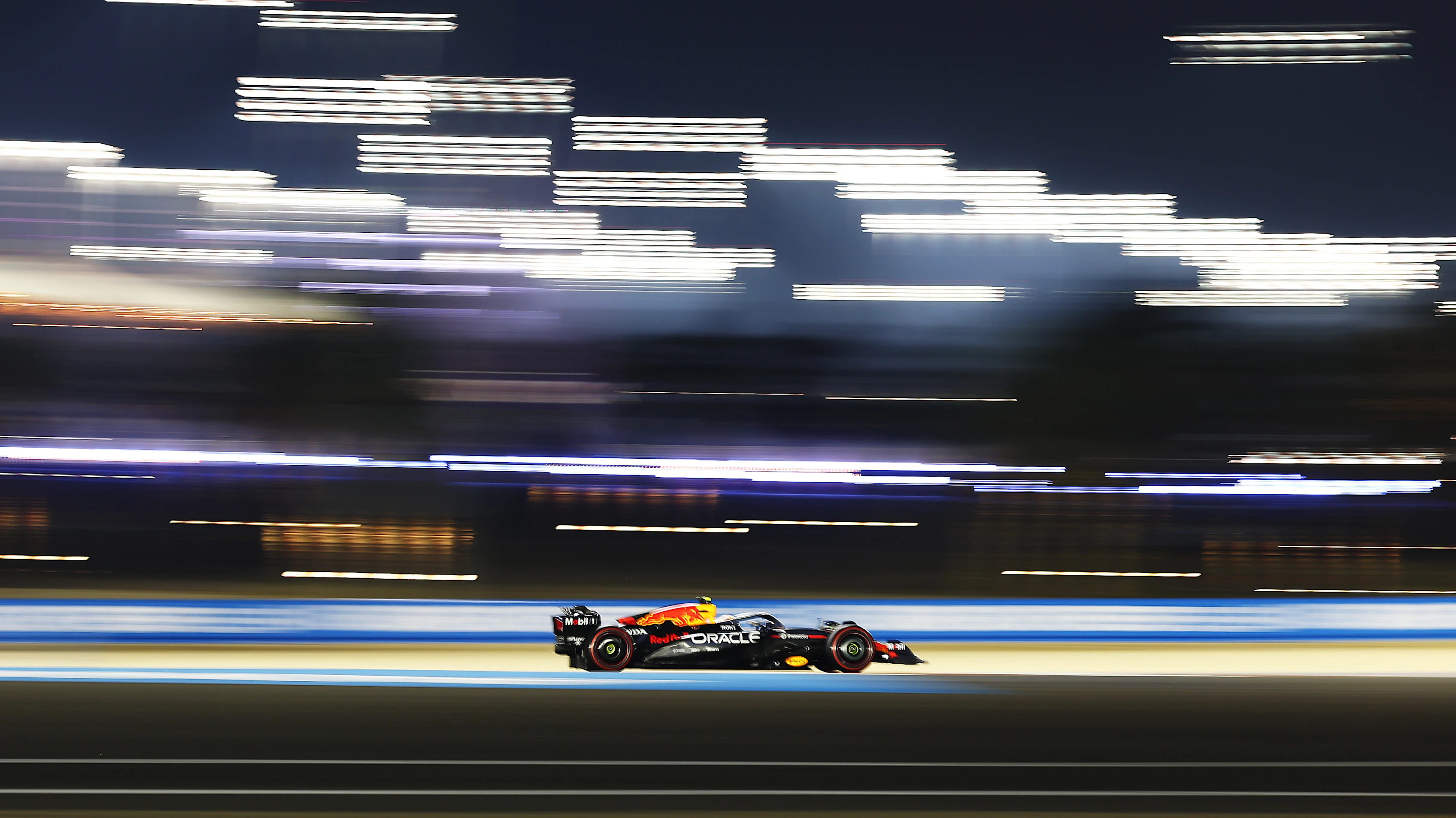 BAHRAIN, BAHRAIN - APRIL 11: Yuki Tsunoda of Japan driving the (22) Oracle Red Bull Racing RB21 on
