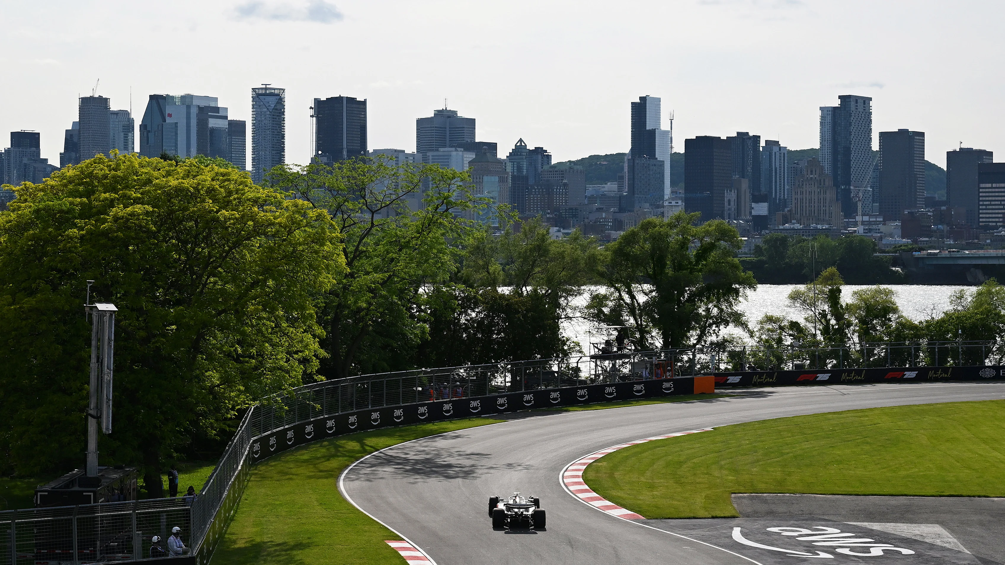 MONTREAL, QUEBEC - JUNE 13: Oliver Bearman of Great Britain driving the (87) Haas F1 VF-25 Ferrari