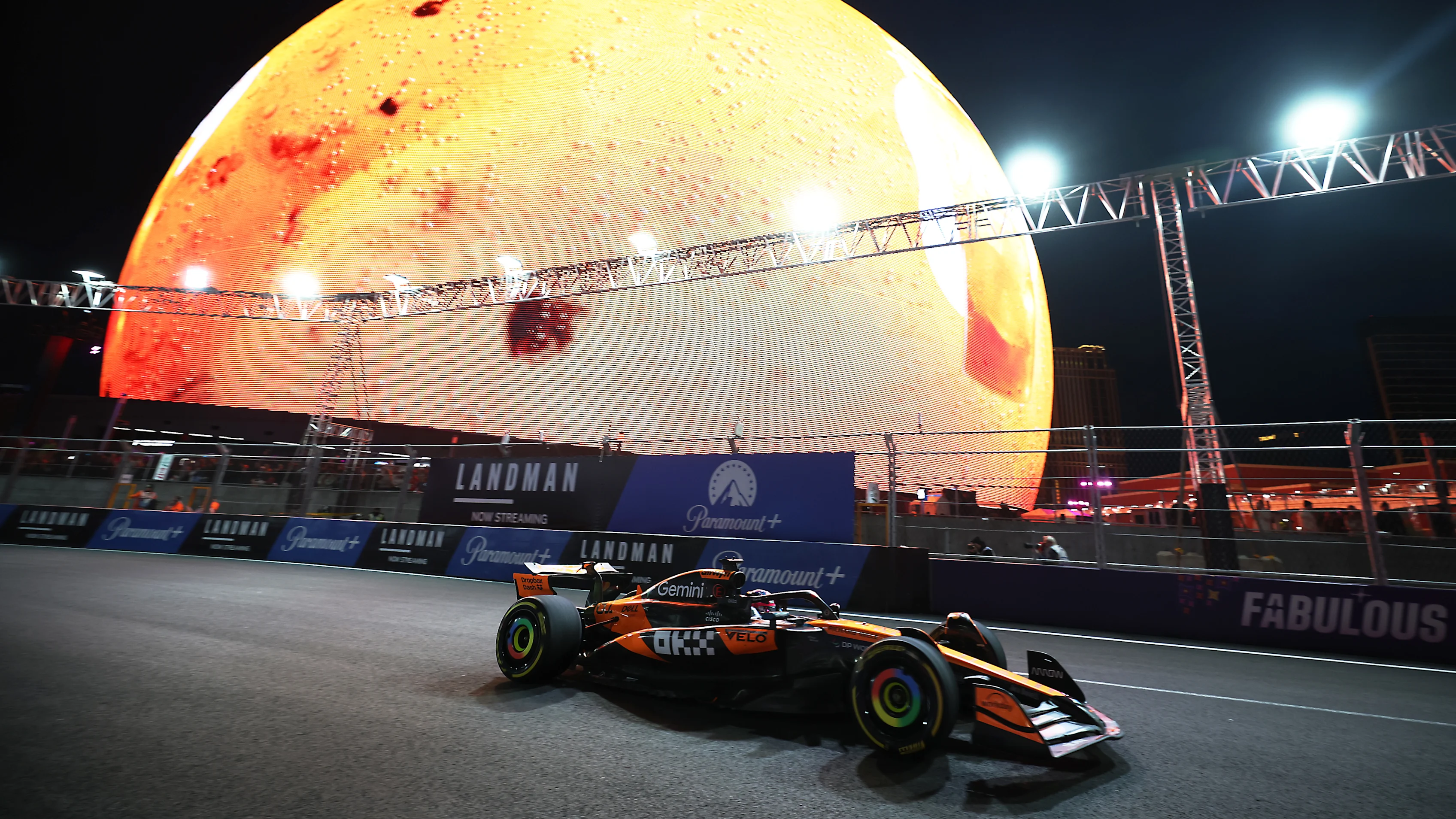 LAS VEGAS, NEVADA - NOVEMBER 20: Oscar Piastri of Australia driving the (81) McLaren MCL39 Mercedes