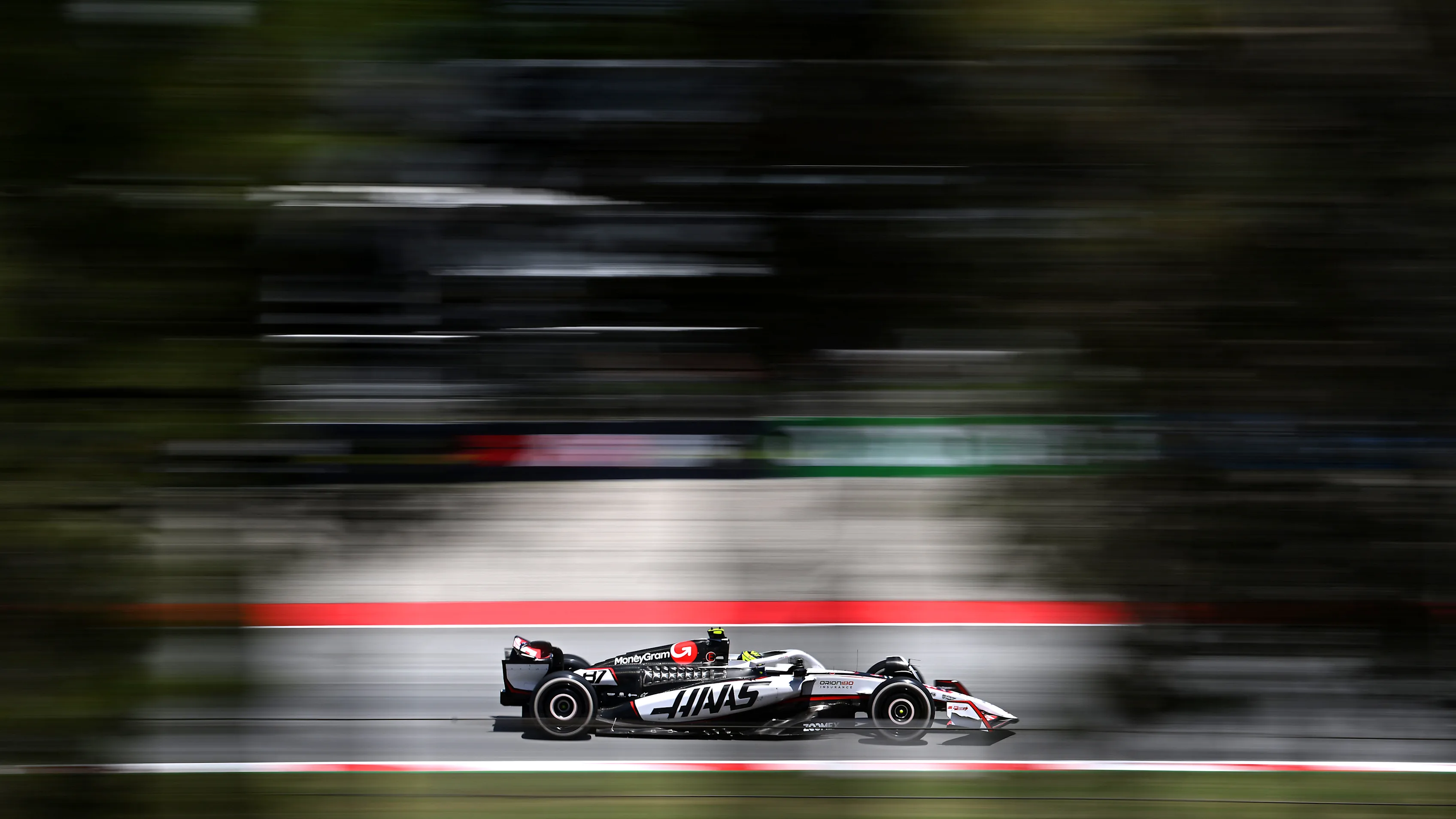 BARCELONA, SPAIN - MAY 30: Oliver Bearman of Great Britain driving the (87) Haas F1 VF-25 Ferrari