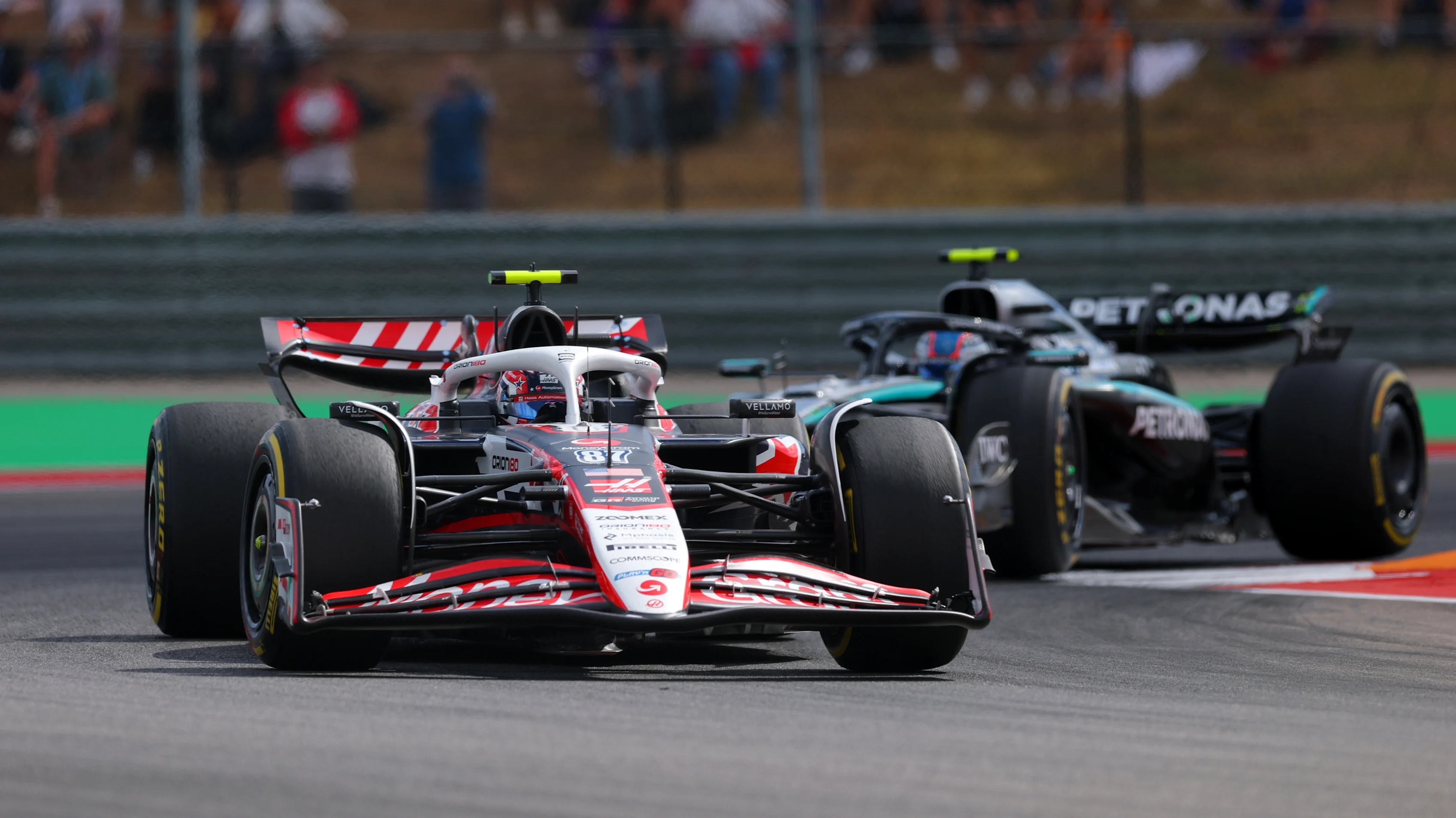 AUSTIN, TEXAS - OCTOBER 18: Oliver Bearman of Great Britain driving the (87) Haas F1 VF-25 Ferrari leads Andrea Kimi Antonelli of Italy driving the (12) Mercedes AMG Petronas F1 Team W16 on track during the Sprint ahead of the F1 Grand Prix of United States at Circuit of The Americas on October 18, 2025 in Austin, Texas. (Photo by Clive Rose/Getty Images)