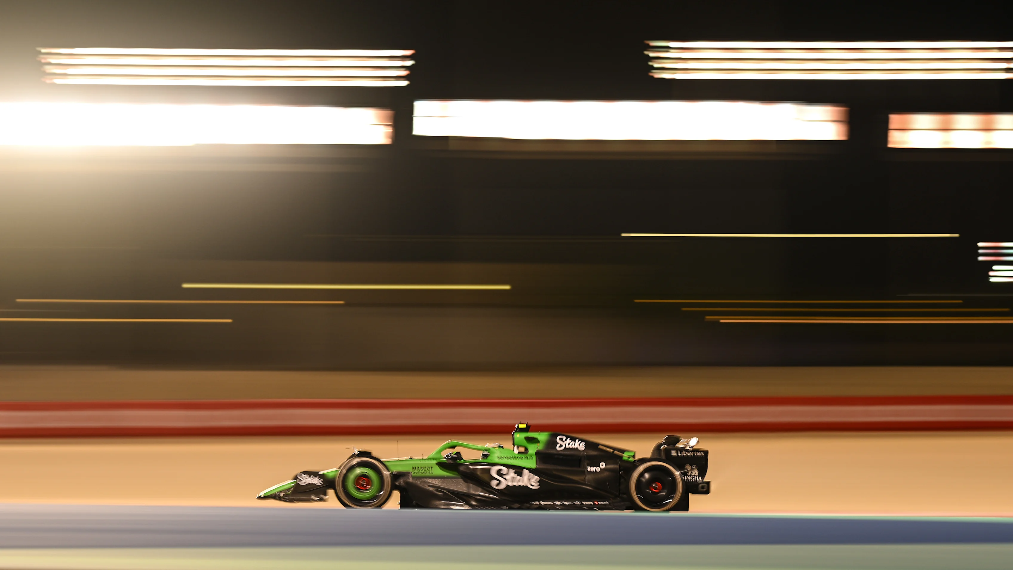 BAHRAIN, BAHRAIN - FEBRUARY 26: Gabriel Bortoleto of Brazil driving the (5) Kick Sauber C45 Ferrari