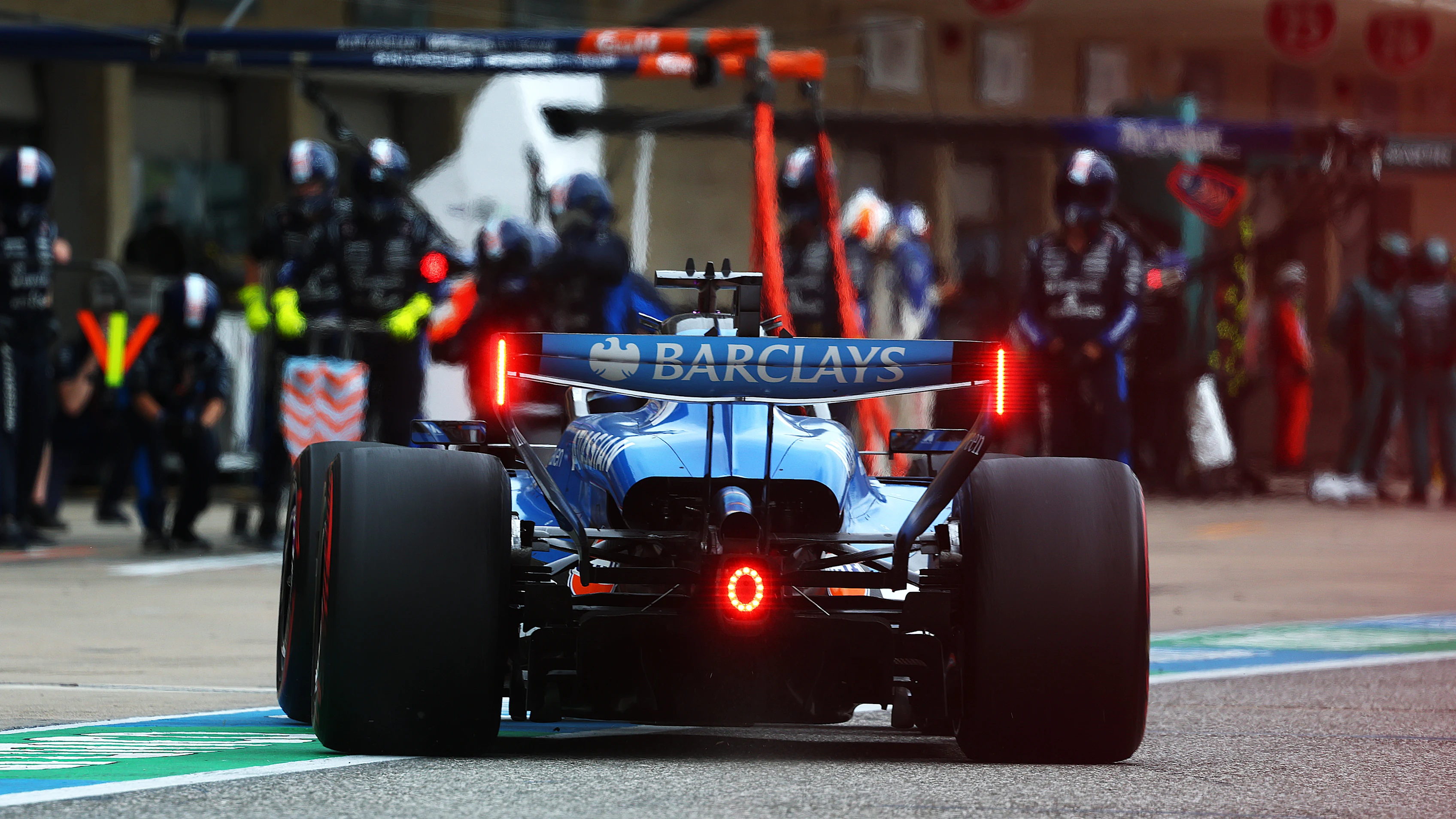AUSTIN, TEXAS - OCTOBER 25: Alexander Albon of Thailand driving the (23) Williams FW48 Mercedes