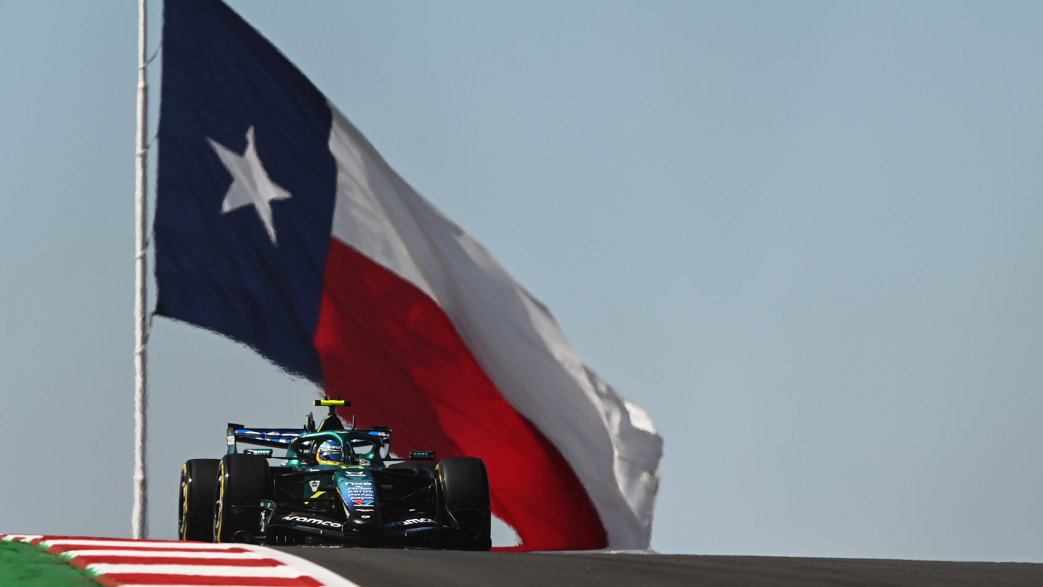 AUSTIN, TEXAS - OCTOBER 23: Fernando Alonso of Spain driving the (14) Aston Martin F1 Team AMR26