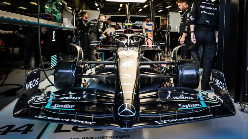  Mercedes AMG Petronas Formula One Team - Official