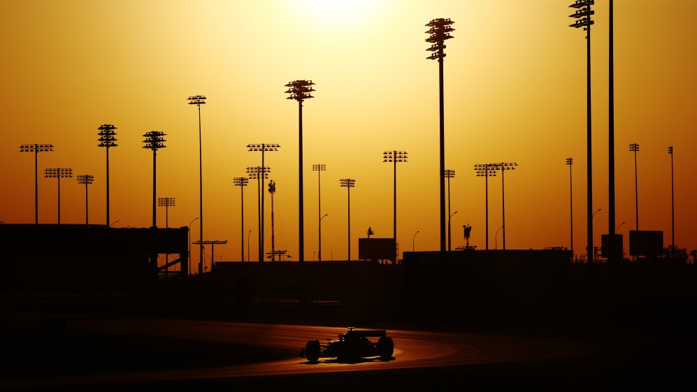 LUSAIL CITY, QATAR - 6 DE OCTUBRE: Carlos Sainz de España conduciendo el (55) Ferrari SF-23 durante