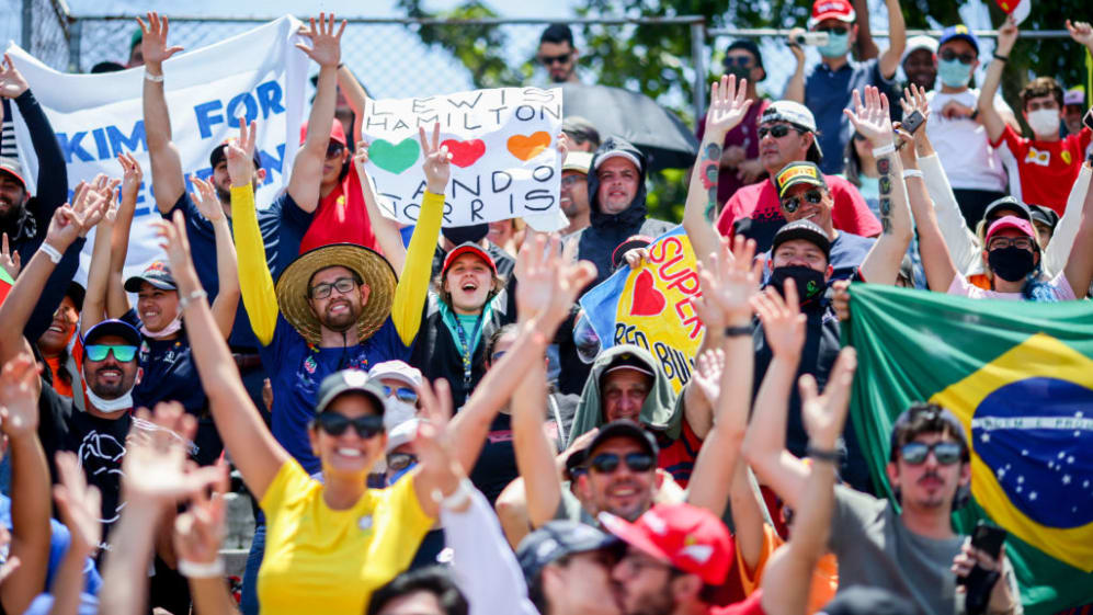 SAO PAULO, BRAZIL - NOVEMBER 14: Fans cheers the drivers during the drivers parade during the F1