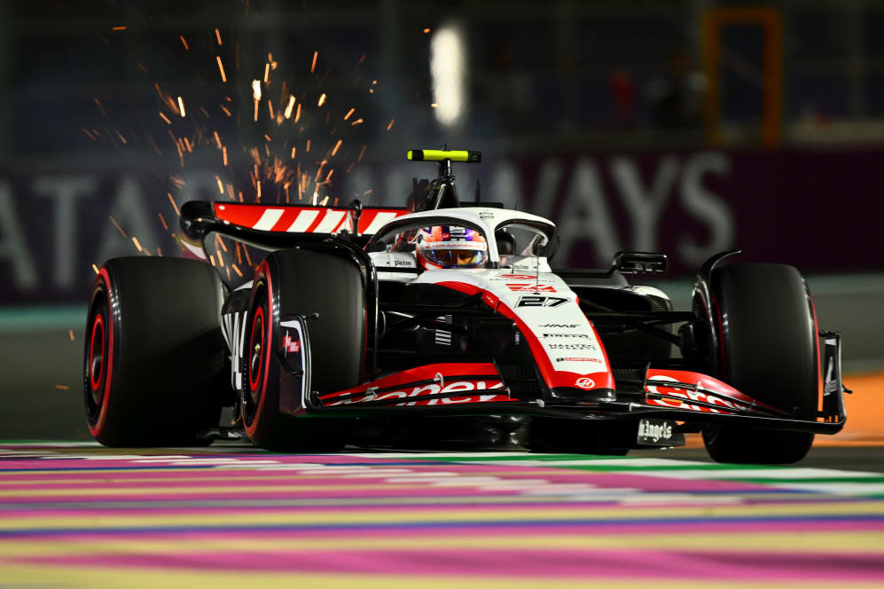 JEDDAH, ARABIA SAUDITA - 18 DE MARZO: Nico Hulkenberg de Alemania conduciendo el (27) Haas F1 VF-23 Ferrari