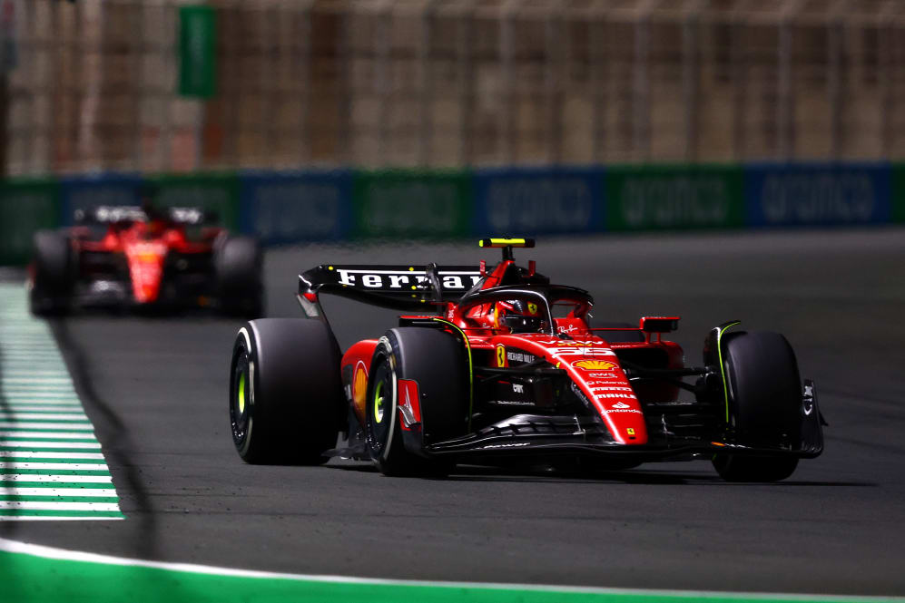 JEDDAH, ARABIA SAUDITA - 19 DE MARZO: Carlos Sainz de España conduciendo (55) el Ferrari SF-23 en la pista