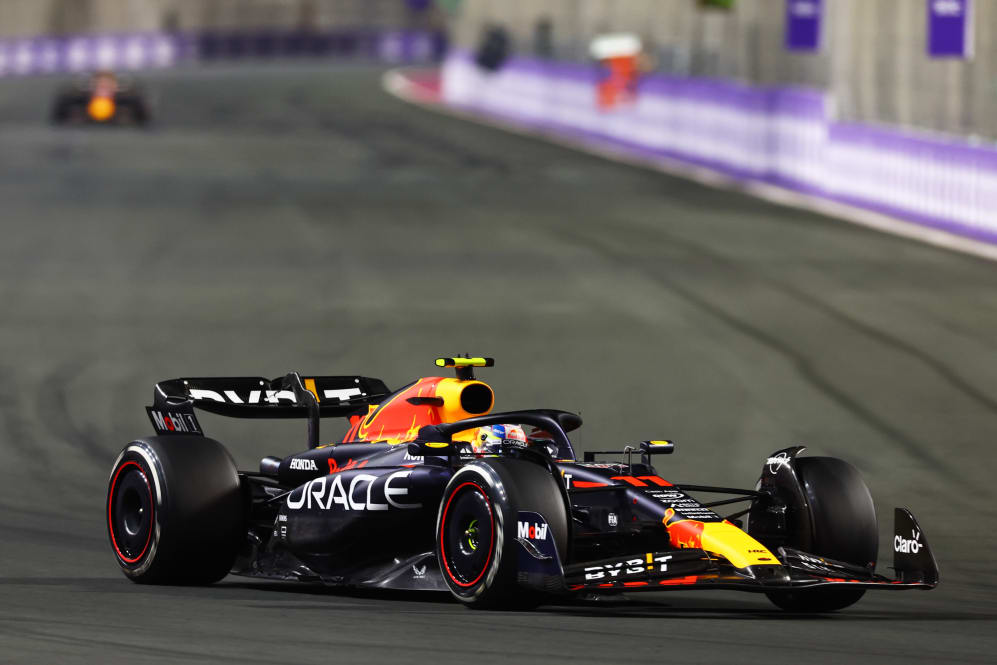 JEDDAH, ARABIA SAUDITA - 19 DE MARZO: Sergio Pérez de México conduciendo el (11) Oracle Red Bull Racing