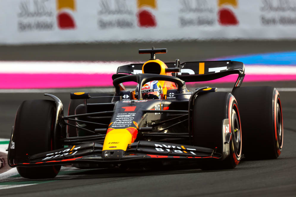 JEDDAH, ARABIA SAUDITA - 18 DE MARZO: Max Verstappen de los Países Bajos conduciendo el (1) Oracle Red Bull