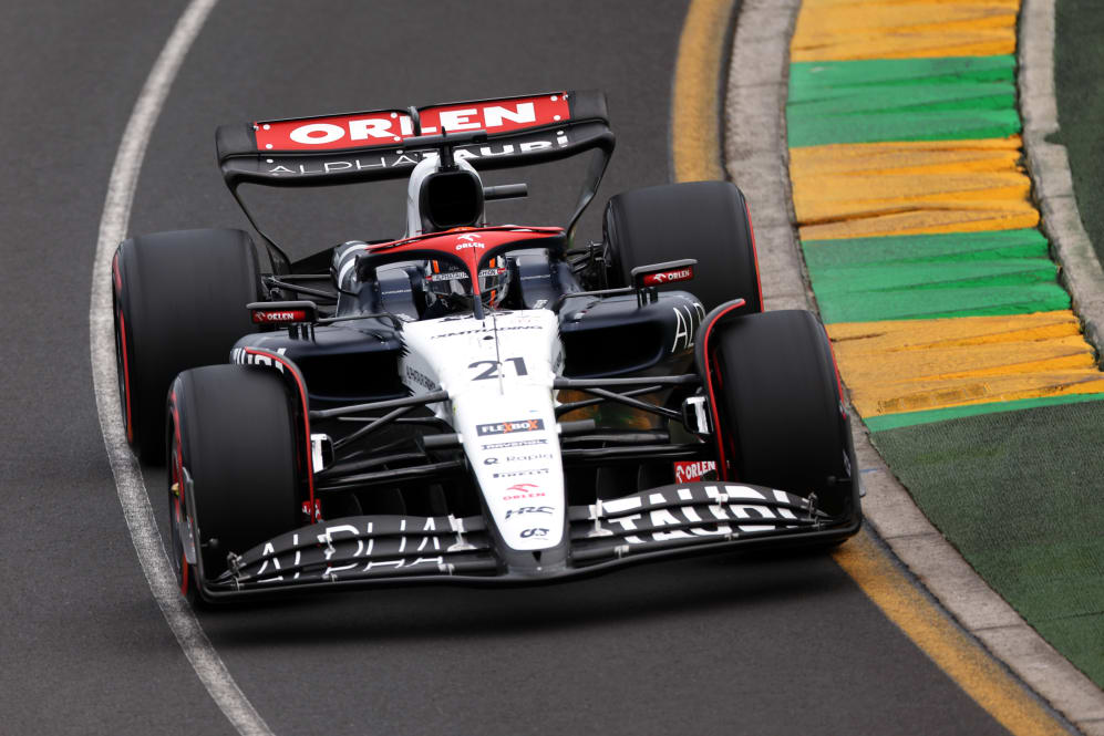 MELBOURNE, AUSTRALIA - 1 DE ABRIL: Nyck de Vries de los Países Bajos conduciendo la (21) Scuderia AlphaTauri