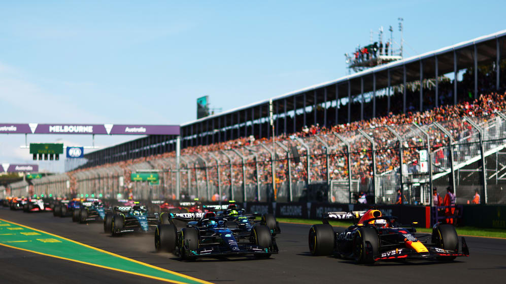 MELBOURNE, AUSTRALIA - 2 DE ABRIL: Max Verstappen de los Países Bajos conduciendo el (1) Oracle Red Bull