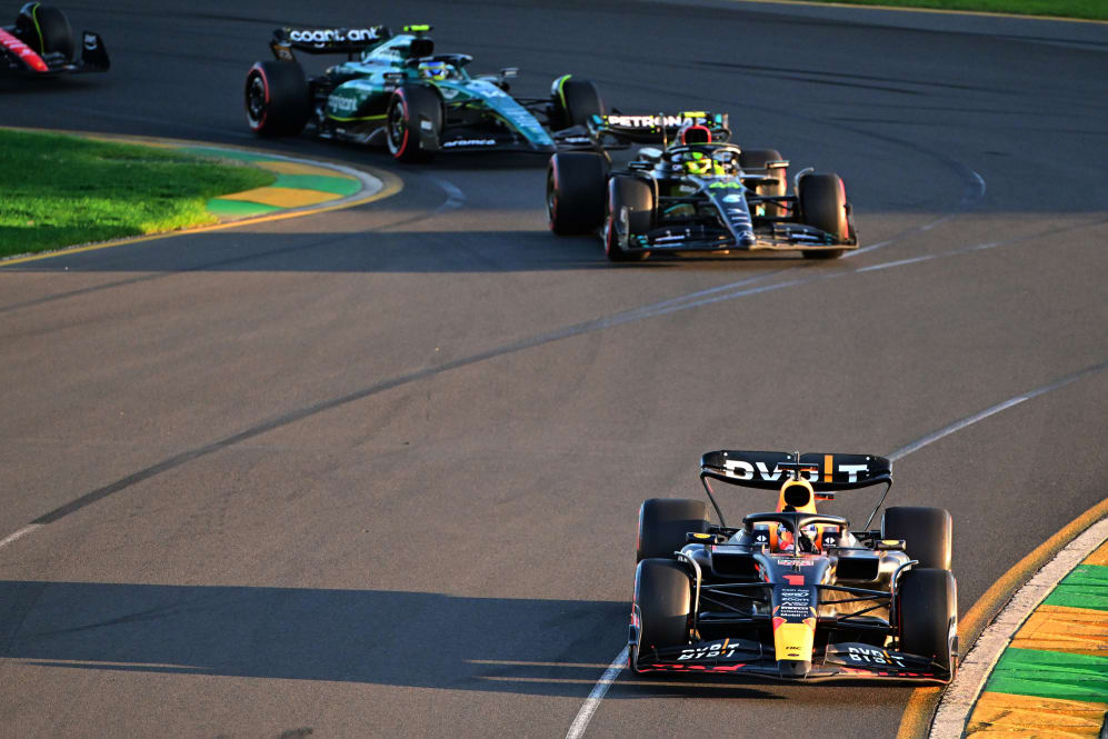 MELBOURNE, AUSTRALIA - 2 DE ABRIL: Max Verstappen de los Países Bajos conduciendo el (1) Oracle Red Bull