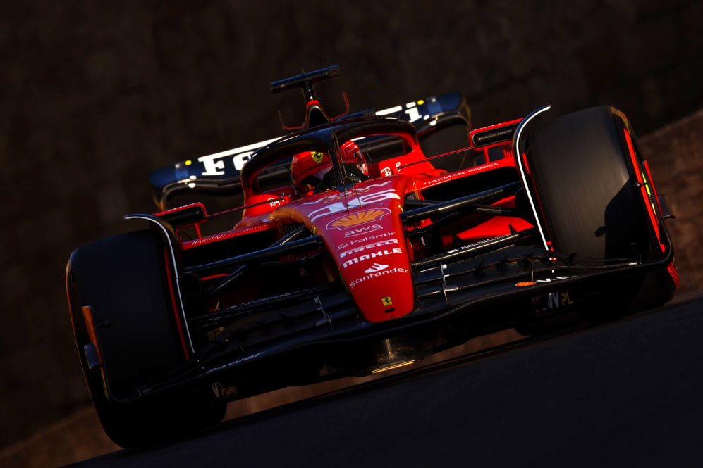 BAKU, AZERBAIJAN - APRIL 28: Charles Leclerc dari Monaco mengemudikan (16) Ferrari SF-23 di lintasan