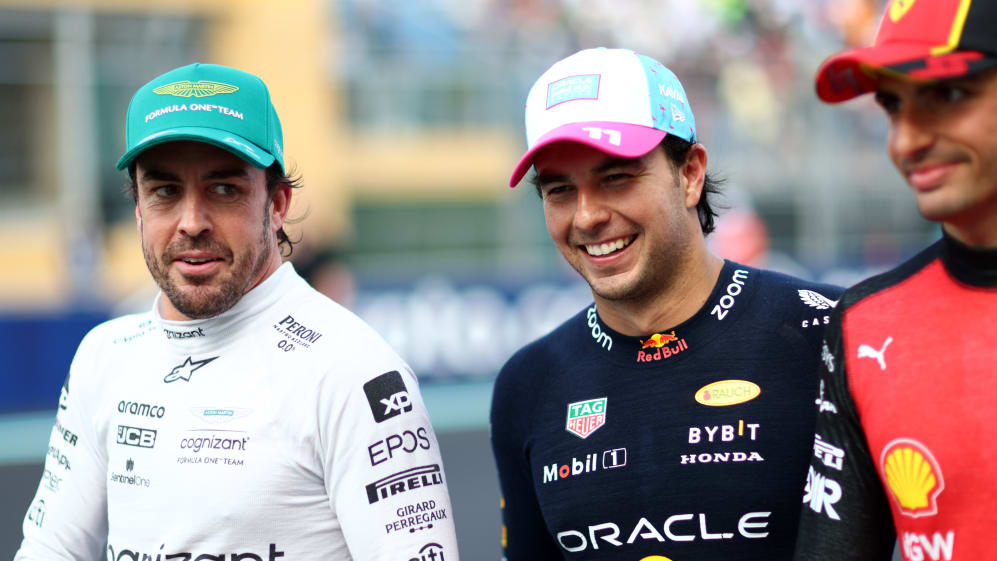 MIAMI, FLORIDA - 6 DE MAYO: Sergio Pérez, calificador de la pole position de México y Oracle Red Bull Racing