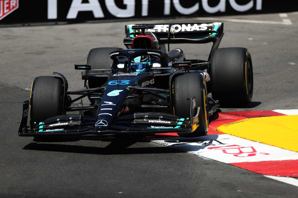 MONTE-CARLO, MÓNACO - 26 DE MAYO: George Russell de Gran Bretaña conduciendo el (63) Mercedes AMG