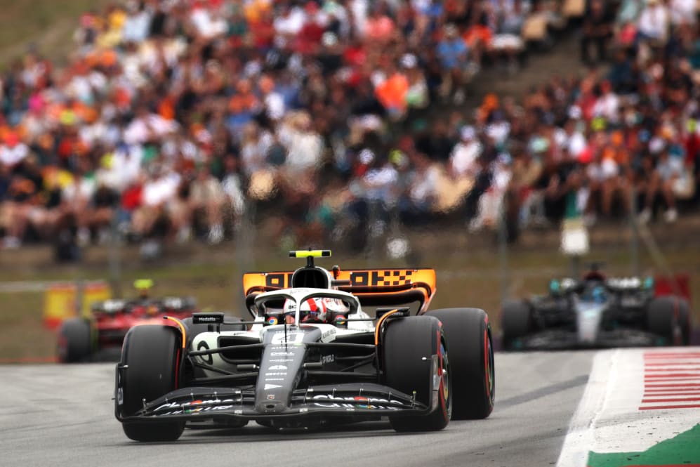 BARCELONA, ESPAÑA - 3 DE JUNIO: Lando Norris de Gran Bretaña conduciendo el (4) McLaren MCL60 Mercedes en