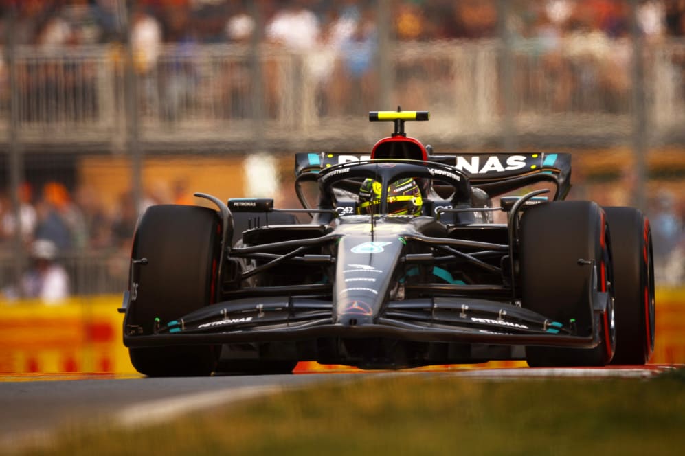 MONTREAL, QUEBEC - 16 DE JUNIO: Lewis Hamilton de Gran Bretaña conduciendo el (44) Mercedes AMG Petronas