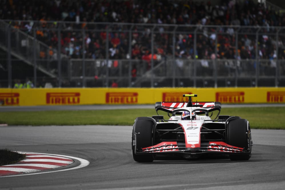 MONTREAL, QUEBEC - JUNE 18: Nico Hulkenberg dari Jerman mengendarai (27) Haas F1 VF-23 Ferrari di