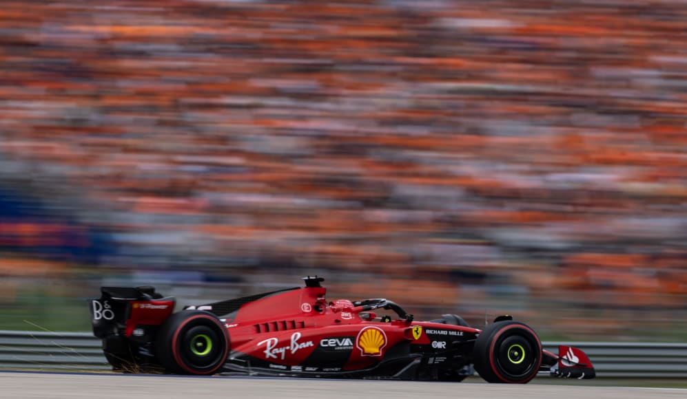 SPIELBERG, AUSTRIA - 30 DE JUNIO: Charles Leclerc de Mónaco conduciendo el (16) Ferrari SF-23 en la pista