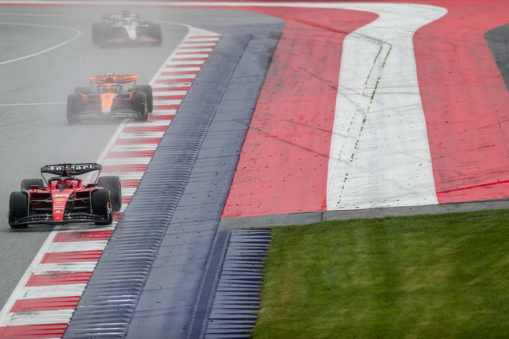 SPIELBERG, AUSTRIA - 1 DE JULIO: Charles Leclerc de Ferrari y Mónaco durante el Sprint antes del