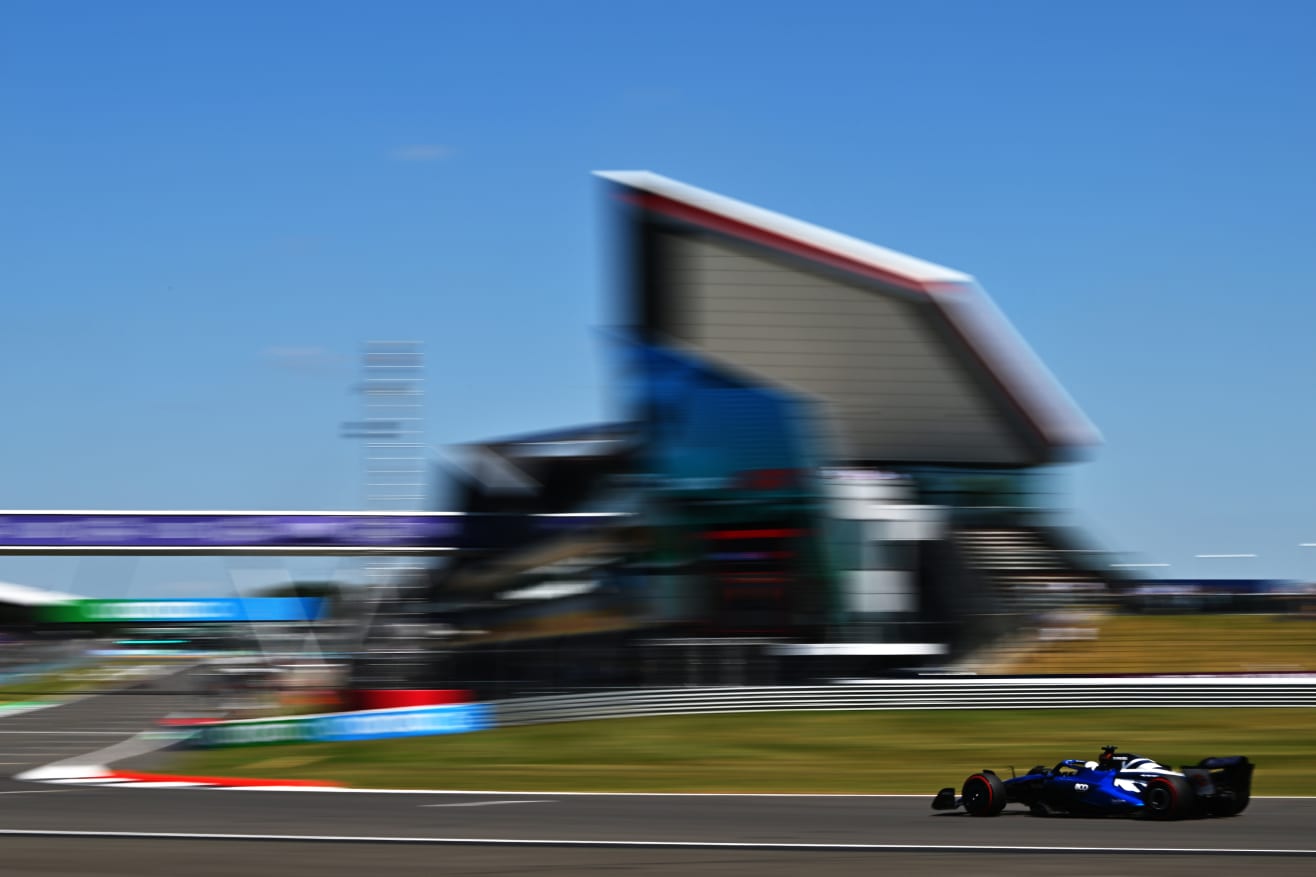 LIVE COVERAGE Follow all the action from second practice for the British Grand Prix Automundo