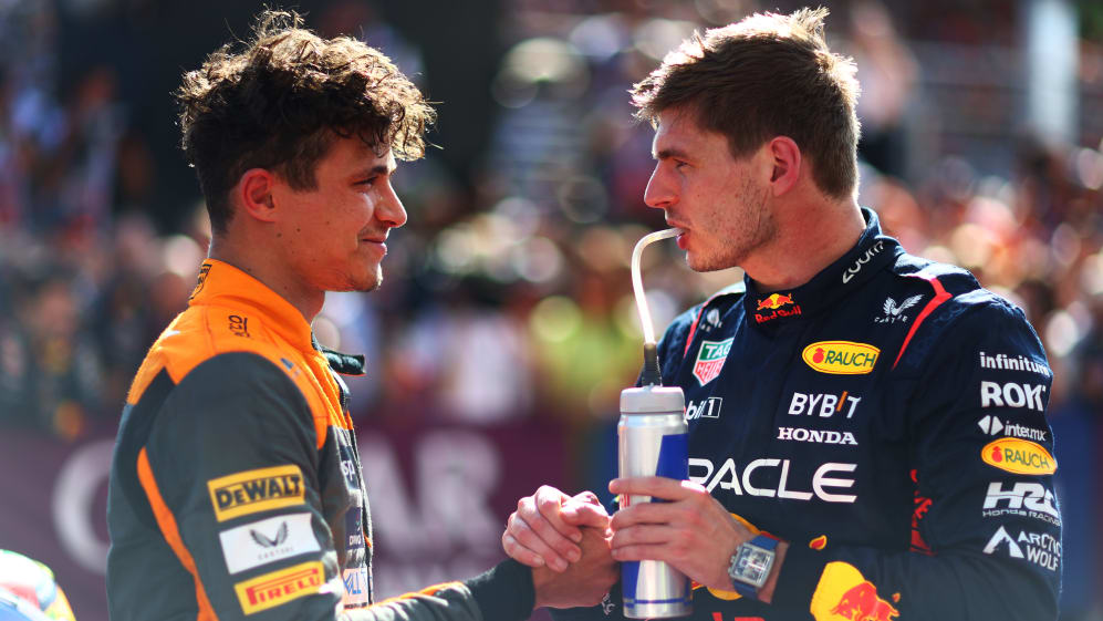 BUDAPEST, HUNGRÍA - 23 DE JULIO: Ganador de la carrera Max Verstappen de Holanda y Oracle Red Bull