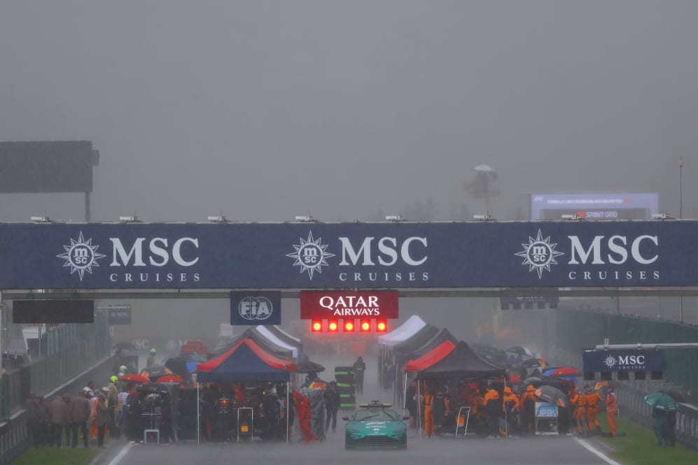 SPA, BÉLGICA - 29 DE JULIO: Max Verstappen de Holanda conduciendo el (1) Oracle Red Bull Racing