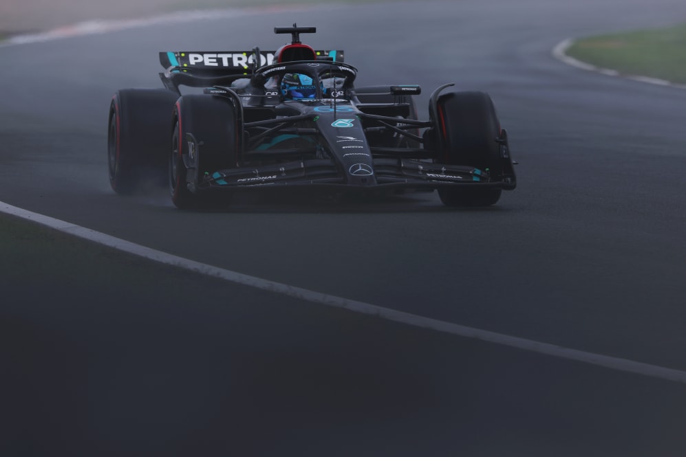 ZANDVOORT, PAÍSES BAJOS - 27 DE AGOSTO: George Russell de Gran Bretaña conduciendo el (63) Mercedes AMG