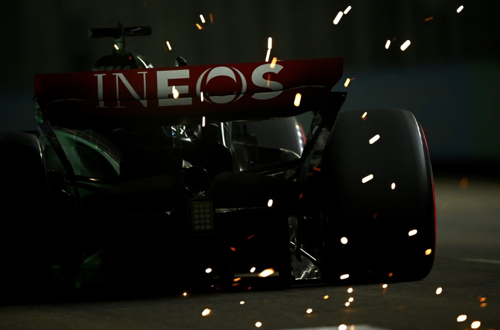 SINGAPUR, SINGAPUR - 16 DE SEPTIEMBRE: George Russell de Gran Bretaña conduciendo el (63) Mercedes AMG