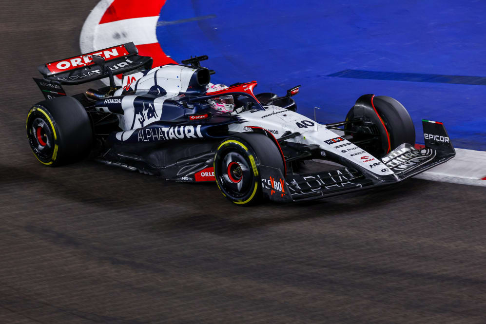 SINGAPORE, SINGAPORE - SEPTEMBER 17: Liam Lawson of New Zealand driving the (40) Scuderia