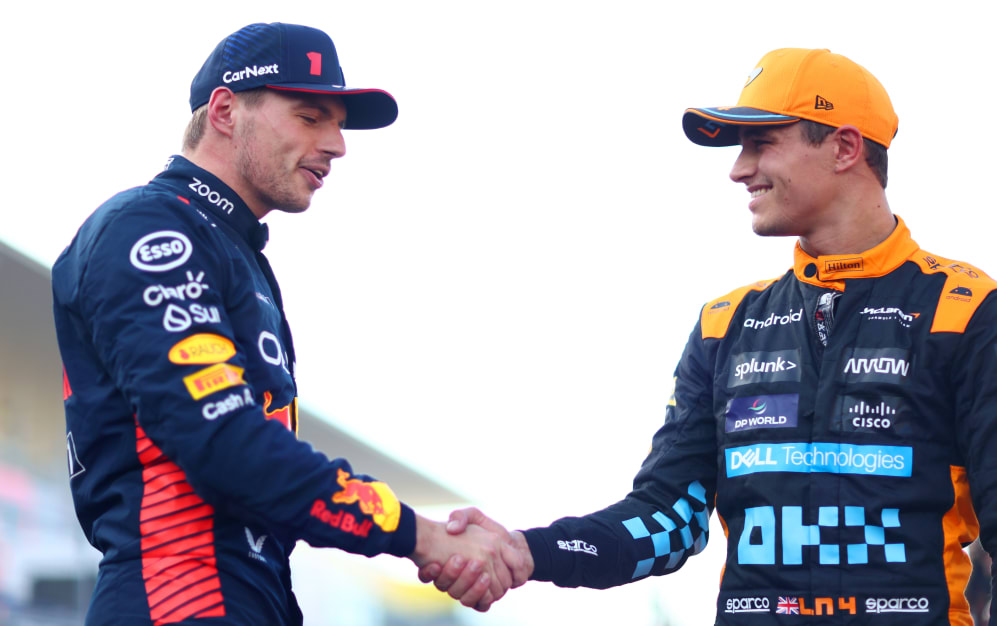 SUZUKA, JAPÓN - 23 DE SEPTIEMBRE: El clasificador de la pole position Max Verstappen de los Países Bajos y Oracle