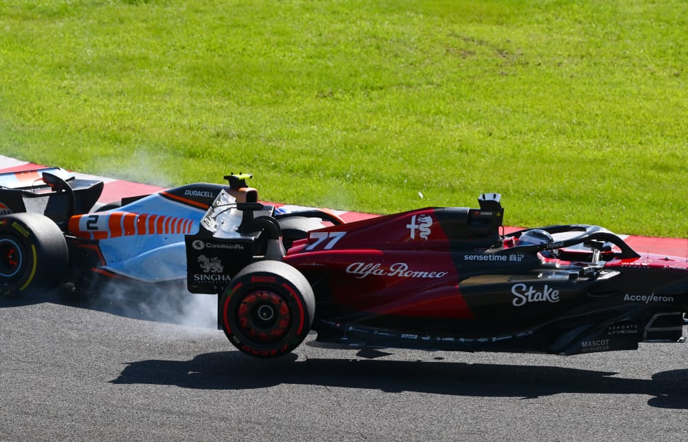 SUZUKA, JAPÓN - 24 DE SEPTIEMBRE: Valtteri Bottas de Finlandia conduciendo el (77) Alfa Romeo F1 C43 Ferrari