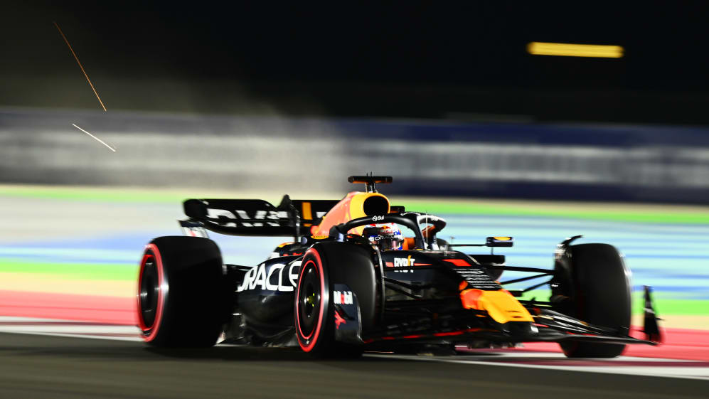 LUSAIL CITY, QATAR - 6 DE OCTUBRE: Max Verstappen de Holanda conduciendo el (1) Oracle Red Bull