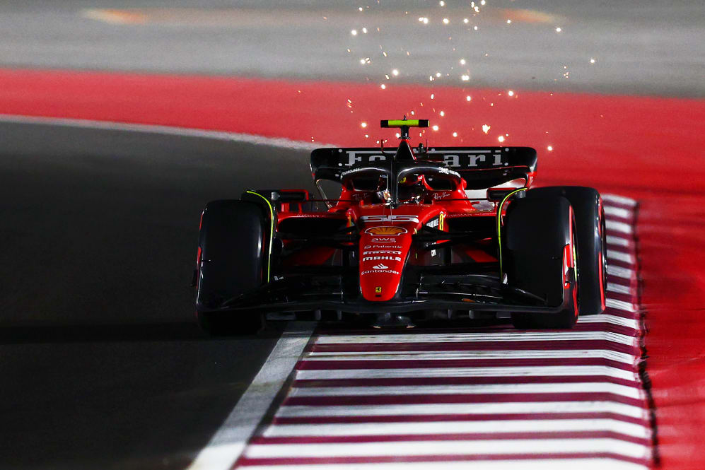LUSAIL CITY, QATAR - 6 DE OCTUBRE: Sergio Pérez de México conduciendo el (11) Oracle Red Bull Racing