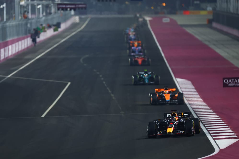 LUSAIL CITY, QATAR - 8 DE OCTUBRE: Max Verstappen de Holanda conduciendo el (1) Oracle Red Bull