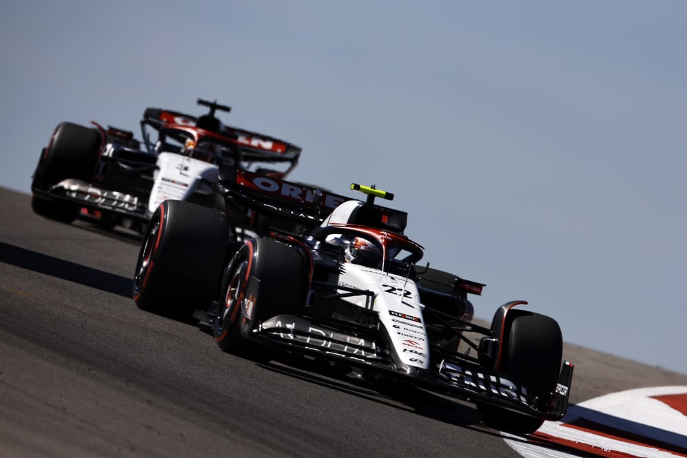 AUSTIN, TEXAS - 20 DE OCTUBRE: Yuki Tsunoda de Japón conduciendo los (22) líderes de la Scuderia AlphaTauri AT04