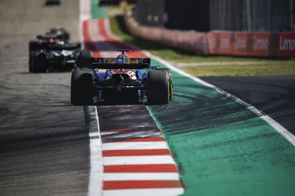 AUSTIN, TEXAS - OCTOBER 22: Alexander Albon of Thailand driving the (23) Williams FW45 Mercedes on