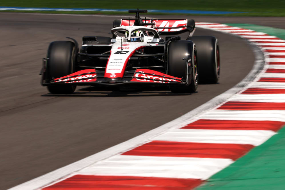 MEXICO CITY, MEXICO - OCTOBER 27: Oliver Bearman of Great Britain driving the (50) Haas F1 VF-23