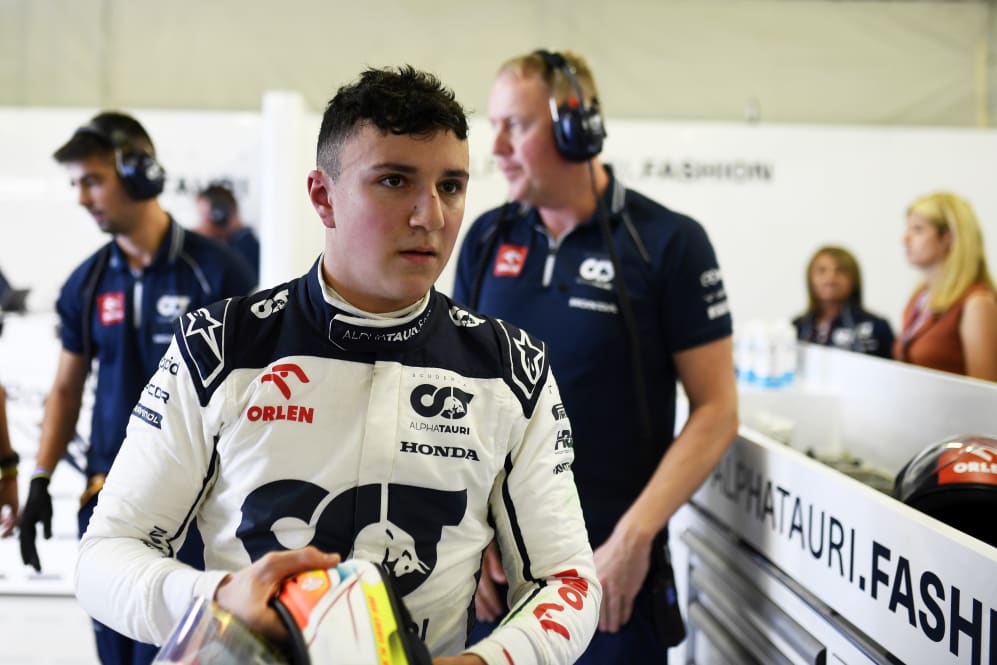 MEXICO CITY, MEXICO - OCTOBER 27: Isack Hadjar of France driving the (41) Scuderia AlphaTauri AT04