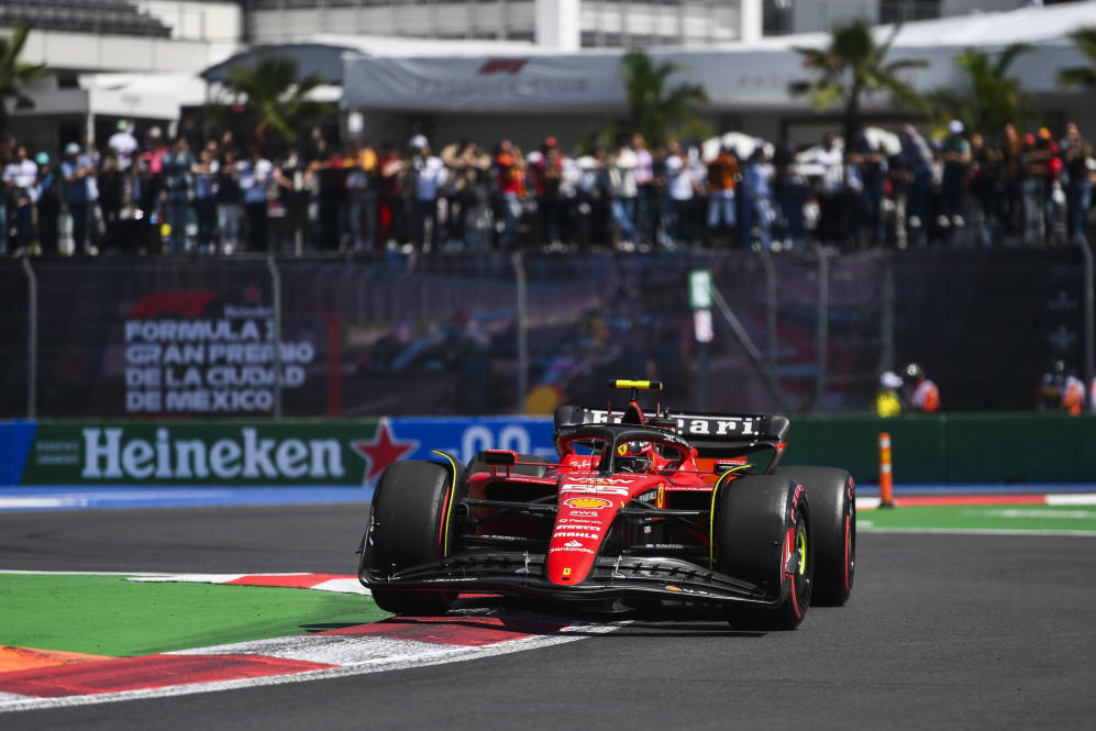 CIUDAD DE MÉXICO, MÉXICO - 28 DE OCTUBRE: Carlos Sainz de España conduciendo (55) el Ferrari SF-23 en la pista
