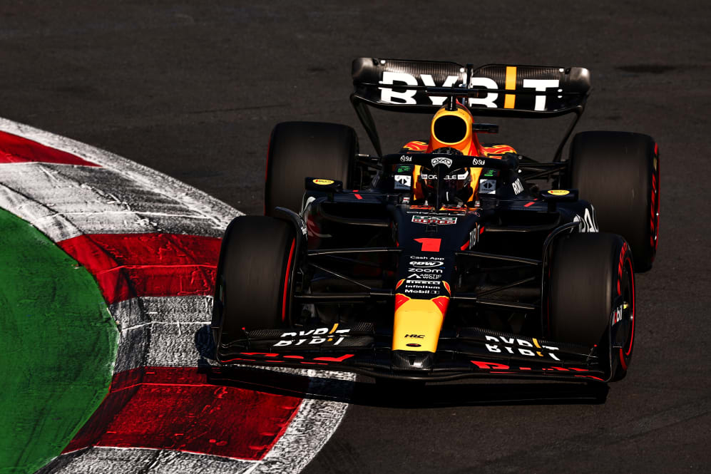 CIUDAD DE MÉXICO, MÉXICO - 28 DE OCTUBRE: Max Verstappen de Holanda conduciendo el (1) Oracle Red Bull