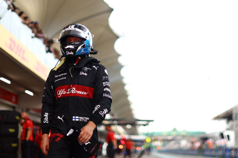 SAO PAULO, BRASIL - 3 DE NOVIEMBRE: Decimoctavo clasificado Valtteri Bottas de Finlandia y Alfa