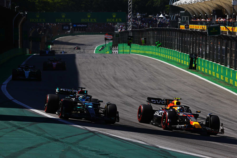 SAO PAULO, BRASIL - 05 DE NOVIEMBRE: Sergio Pérez de México conduciendo el (11) Oracle Red Bull Racing