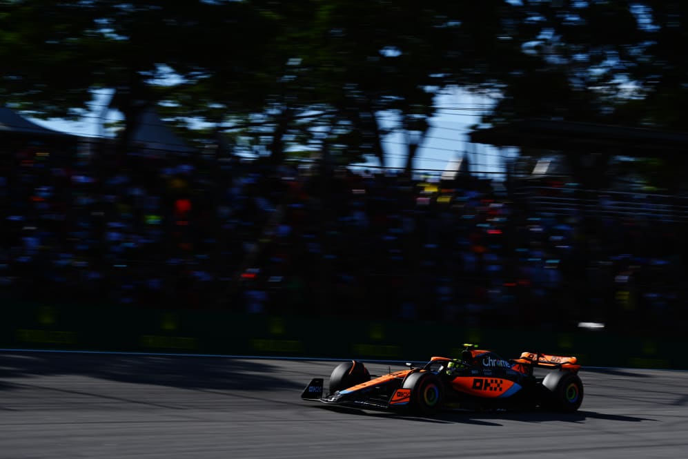 SAO PAULO, BRASIL - 05 DE NOVIEMBRE: Lando Norris de Gran Bretaña conduciendo el (4) McLaren MCL60