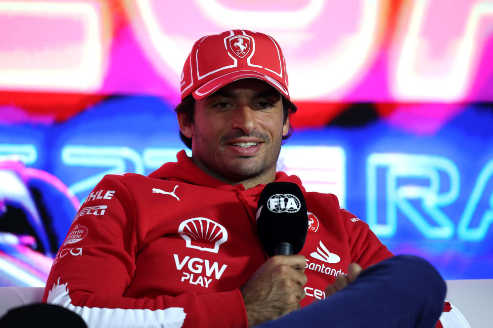 LAS VEGAS, NEVADA - NOVEMBER 15: Carlos Sainz of Spain and Ferrari talks in the Drivers Press