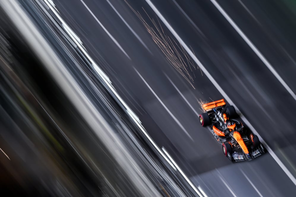 LAS VEGAS, NEVADA - NOVEMBER 17: Oscar Piastri of Australia driving the (81) McLaren MCL60 Mercedes